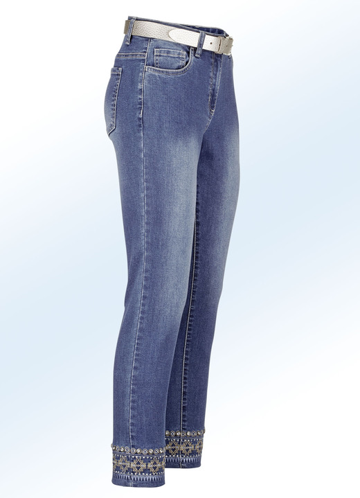- Jeans mit aufwendigen Stickereien, in Größe 017 bis 052, in Farbe JEANSBLAU Ansicht 1