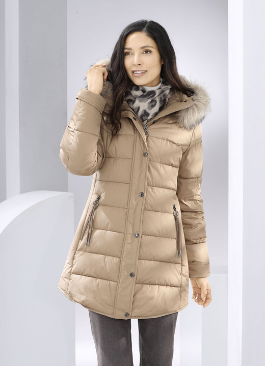 Lang - Funktionsjacke mit figurfreundlicher Längssteppung seitlich, in Größe 036 bis 052, in Farbe BEIGE Ansicht 1